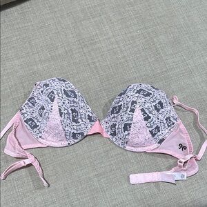 Victoria’s Secret padded Lace underwire Bra 36B